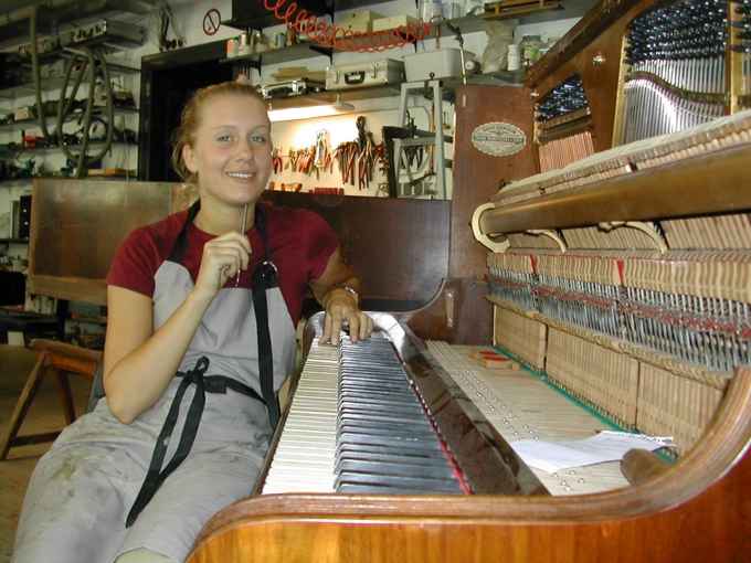 Klaviermacherin Gloria Lürzer